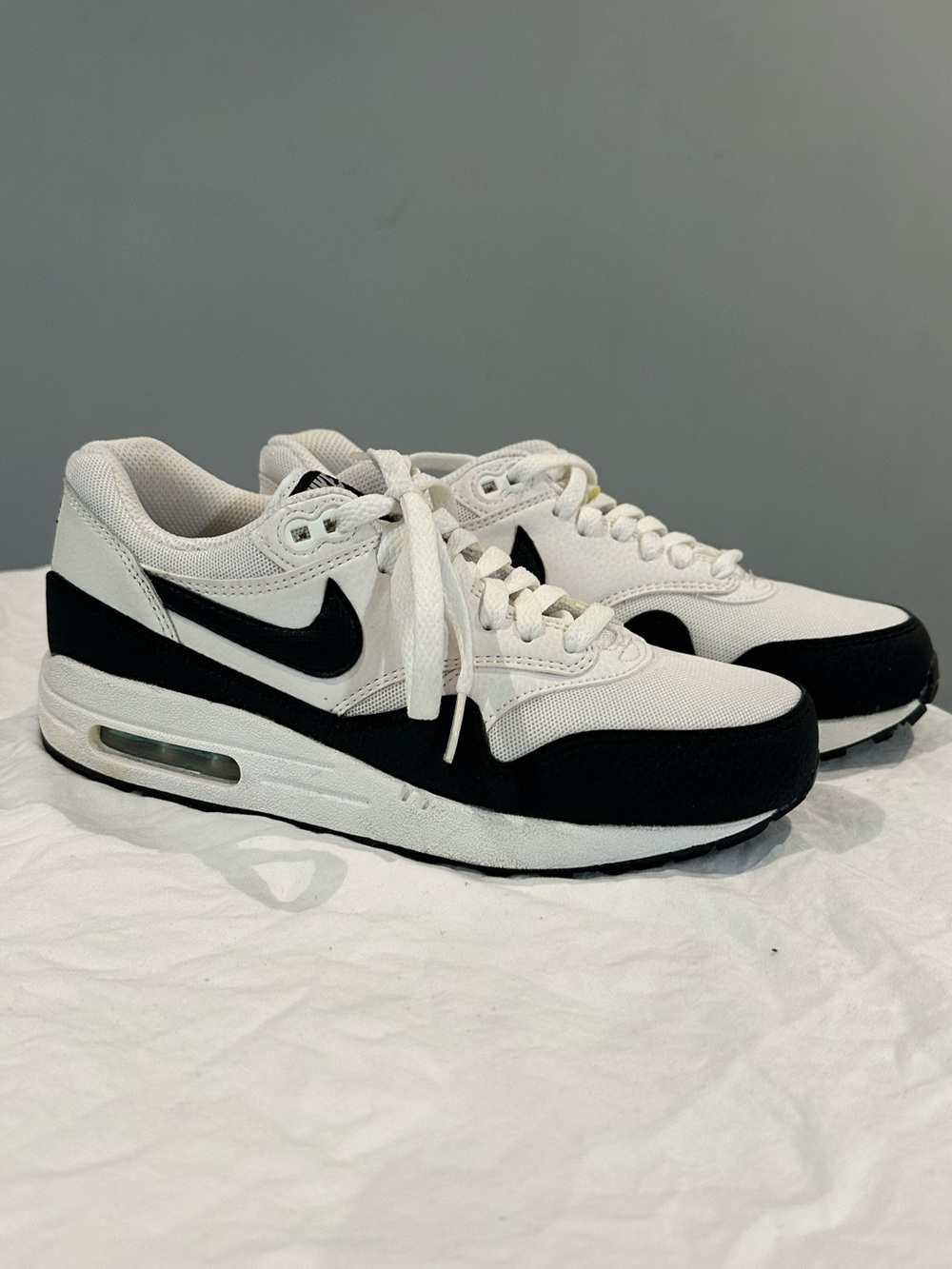 Nike Air Max 1 Essential in black and white like new